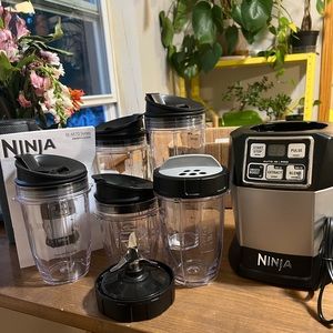 Ninja 5-cup set and blender